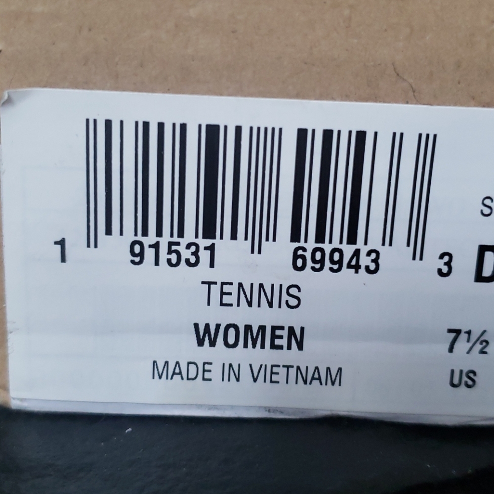 BNIB Reebok Tennis Shoes - Picture 6 of 7
